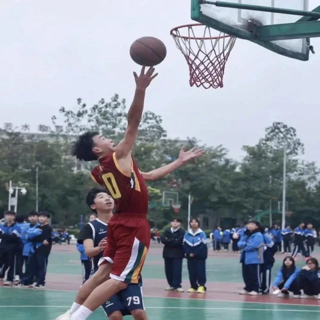 曾凡博伤情更新备受球迷关注